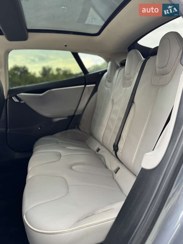 Лифтбек Tesla Model S 2013 в Львове