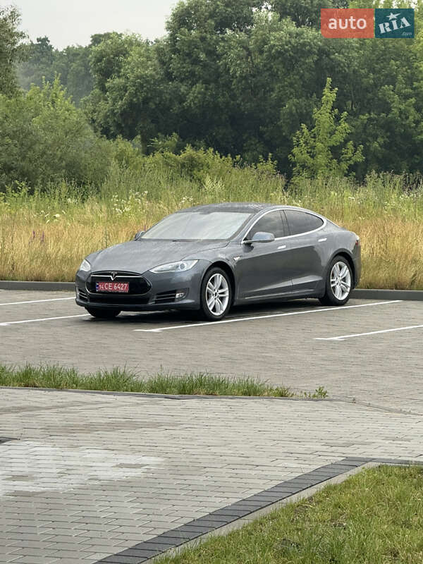 Лифтбек Tesla Model S 2013 в Львове