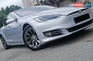 Ліфтбек Tesla Model S 2018 в 