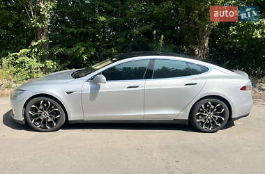 Лифтбек Tesla Model S 2013 в 
