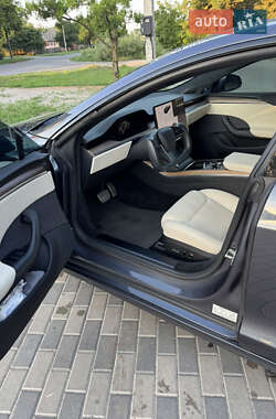 Лифтбек Tesla Model S 2021 в 