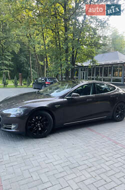 Лифтбек Tesla Model S 2013 в 