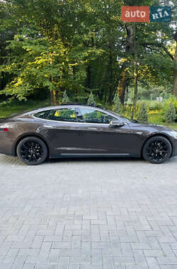Лифтбек Tesla Model S 2013 в 