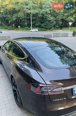 Лифтбек Tesla Model S 2013 в 
