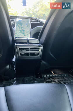 Лифтбек Tesla Model S 2013 в 