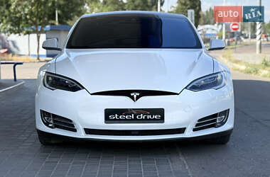 Лифтбек Tesla Model S 2014 в 
