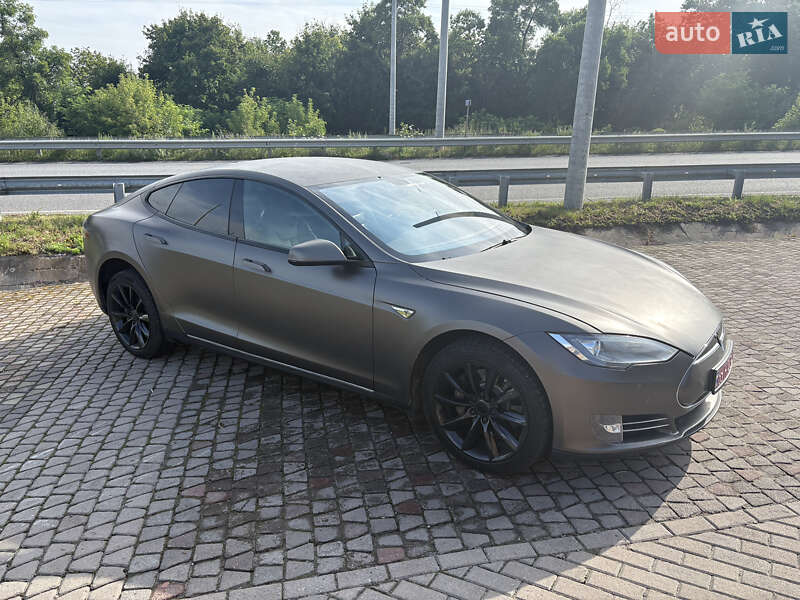 Ліфтбек Tesla Model S 2014 в Миргороді