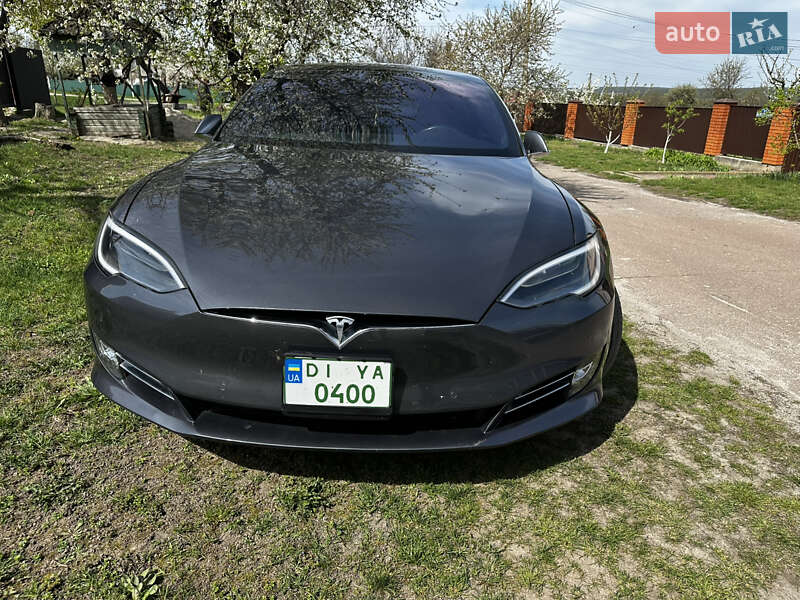 Лифтбек Tesla Model S 2018 в Киеве