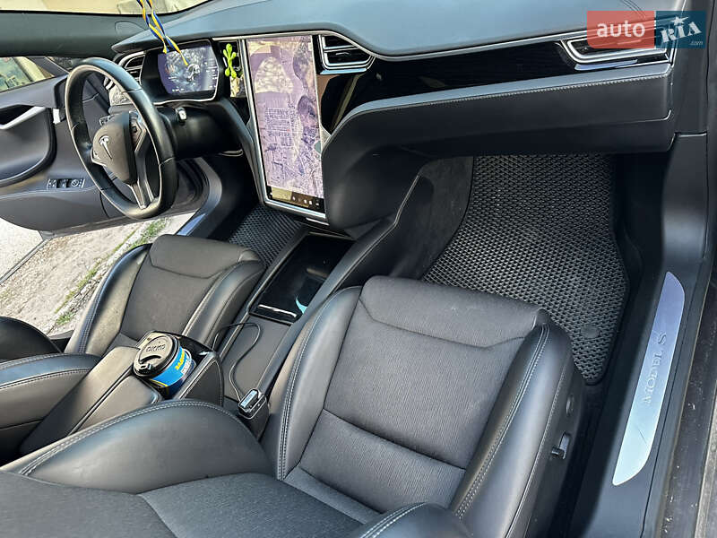 Лифтбек Tesla Model S 2018 в Киеве