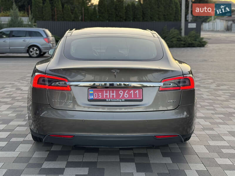 Лифтбек Tesla Model S 2015 в Ровно