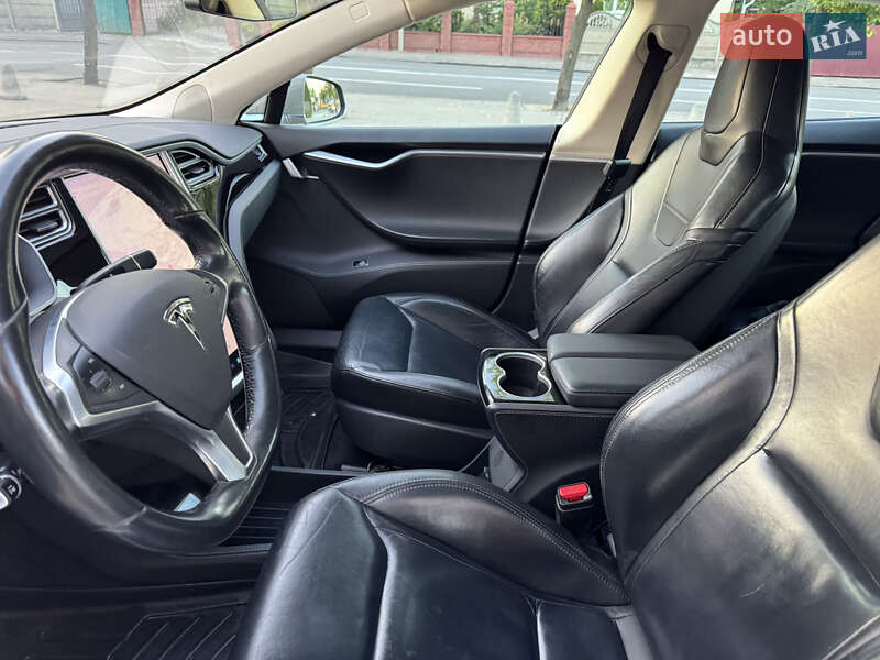 Лифтбек Tesla Model S 2015 в Ровно