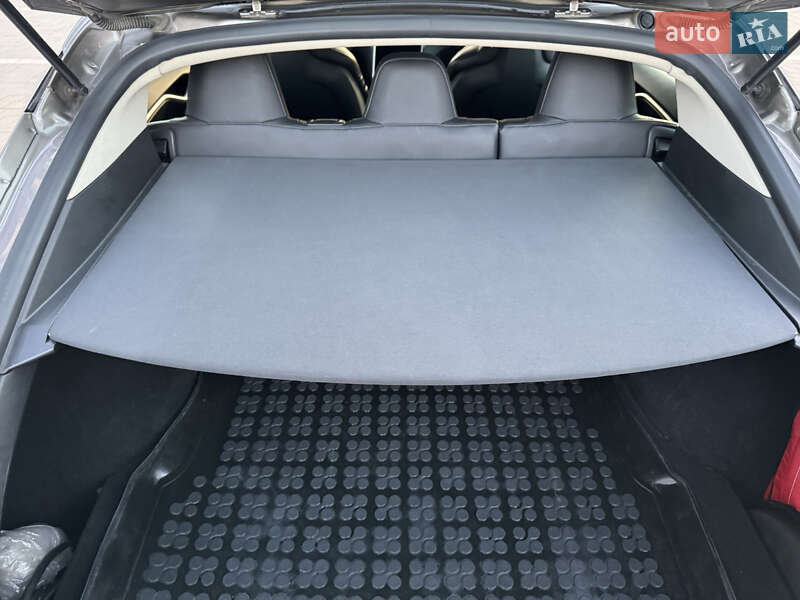 Лифтбек Tesla Model S 2015 в Ровно