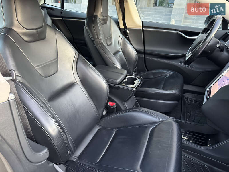 Лифтбек Tesla Model S 2015 в Ровно