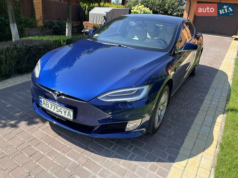 Лифтбек Tesla Model S 2020 в Виннице