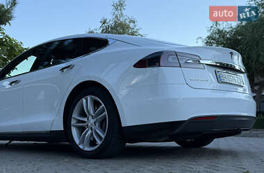 Лифтбек Tesla Model S 2015 в 