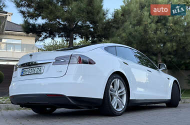 Лифтбек Tesla Model S 2015 в 