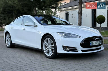 Лифтбек Tesla Model S 2015 в 