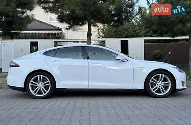 Лифтбек Tesla Model S 2015 в 