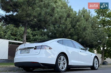 Лифтбек Tesla Model S 2015 в 