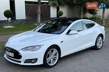 Лифтбек Tesla Model S 2015 в 