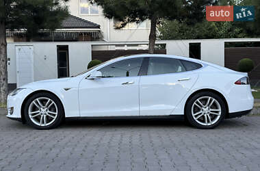 Лифтбек Tesla Model S 2015 в 