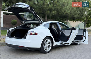 Лифтбек Tesla Model S 2015 в 