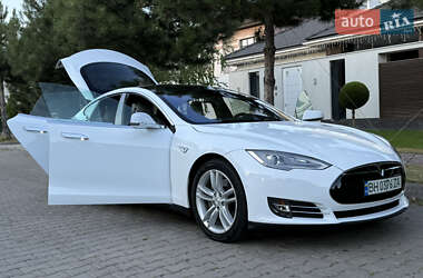 Лифтбек Tesla Model S 2015 в 