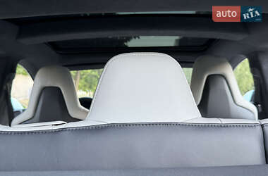 Лифтбек Tesla Model S 2015 в 