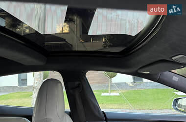 Лифтбек Tesla Model S 2015 в 