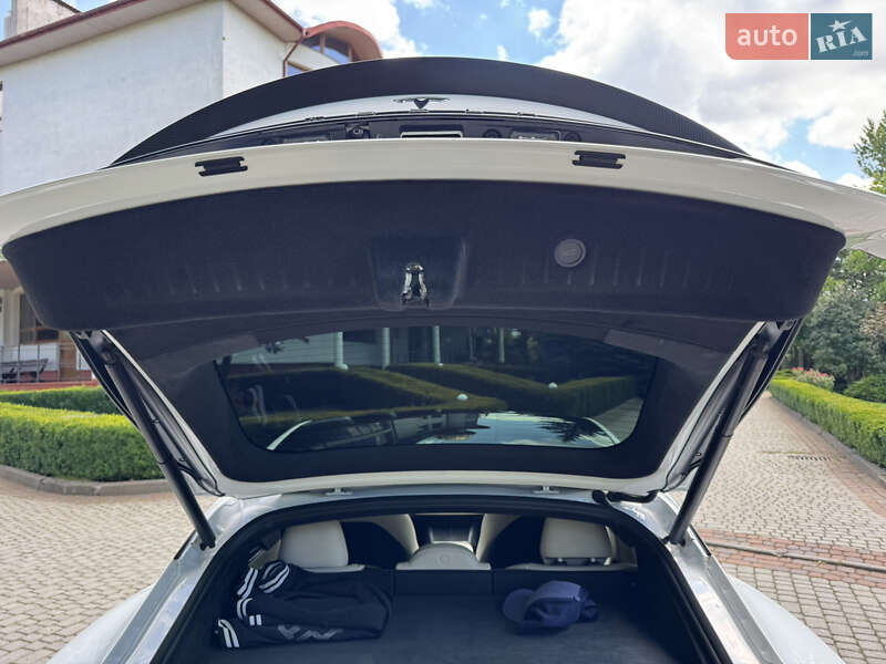 Лифтбек Tesla Model S 2022 в Львове