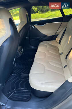 Лифтбек Tesla Model S 2015 в 