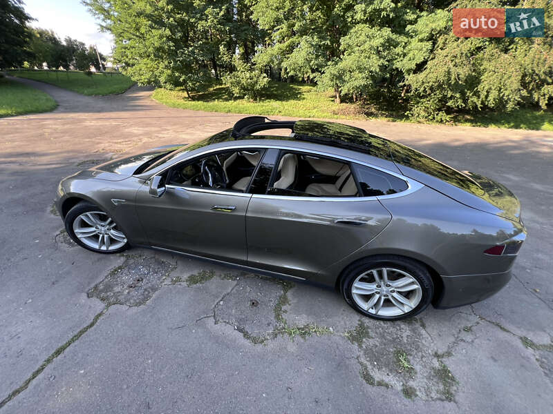 Ліфтбек Tesla Model S 2015 в Рівному