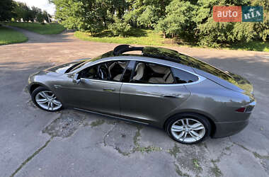 Лифтбек Tesla Model S 2015 в 