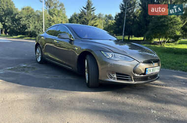 Лифтбек Tesla Model S 2015 в 