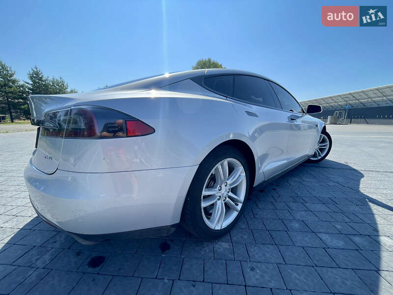Лифтбек Tesla Model S 2013 в Самборе