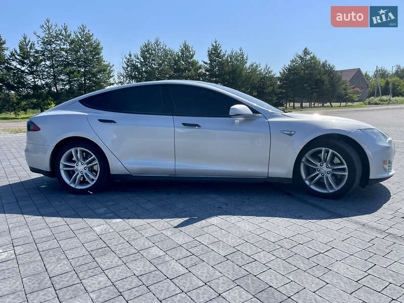 Лифтбек Tesla Model S 2013 в Самборе