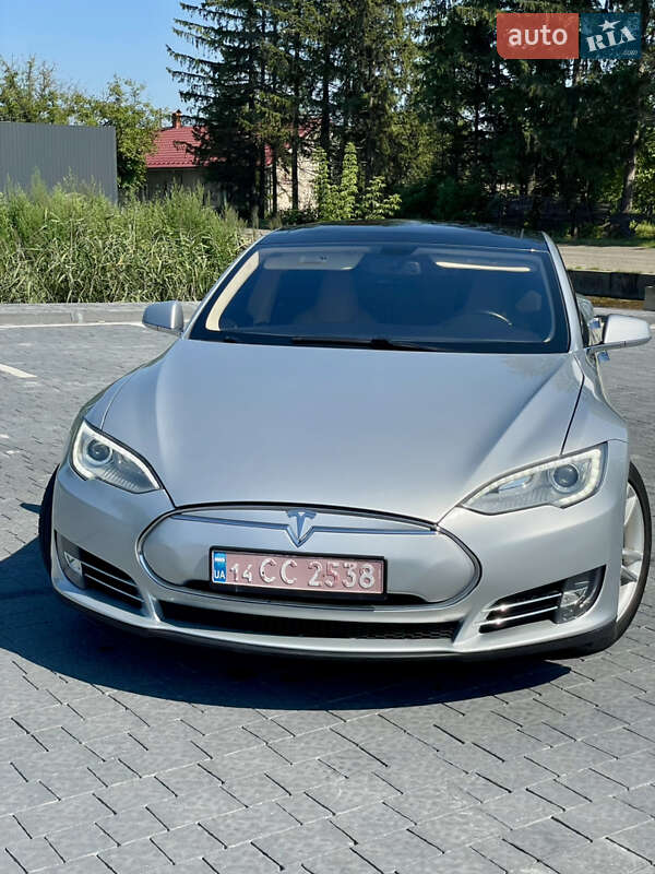 Лифтбек Tesla Model S 2013 в Самборе