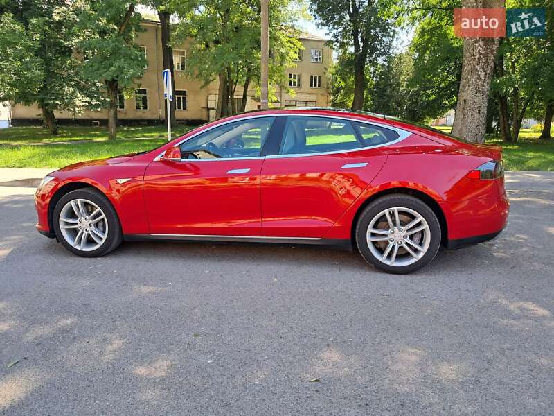 Лифтбек Tesla Model S 2014 в Радехове