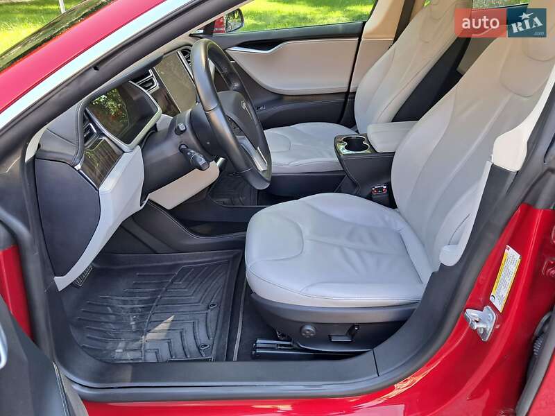 Лифтбек Tesla Model S 2014 в Радехове