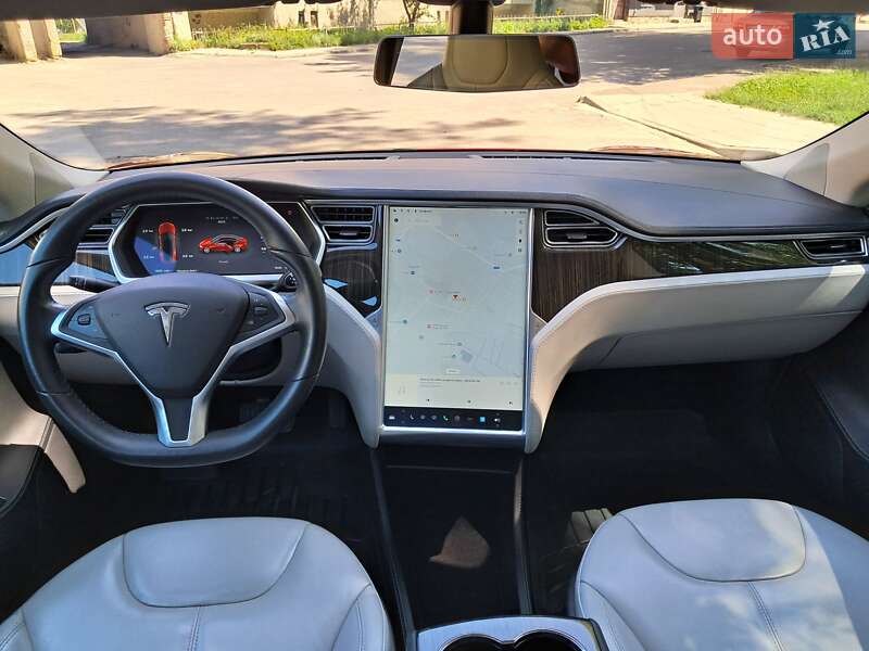 Лифтбек Tesla Model S 2014 в Радехове