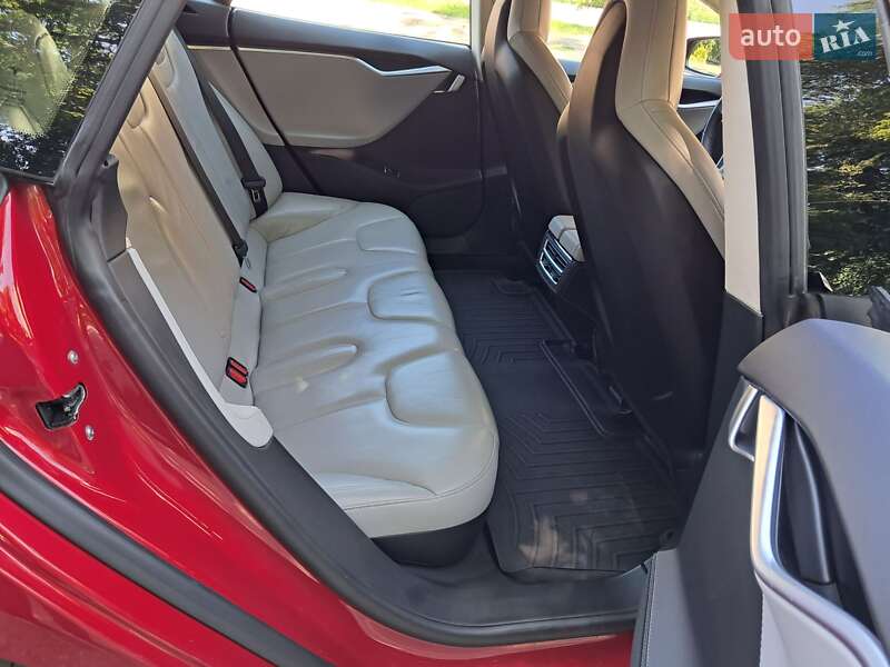 Лифтбек Tesla Model S 2014 в Радехове