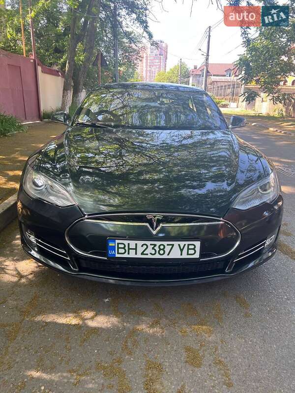 Tesla Model S 2014