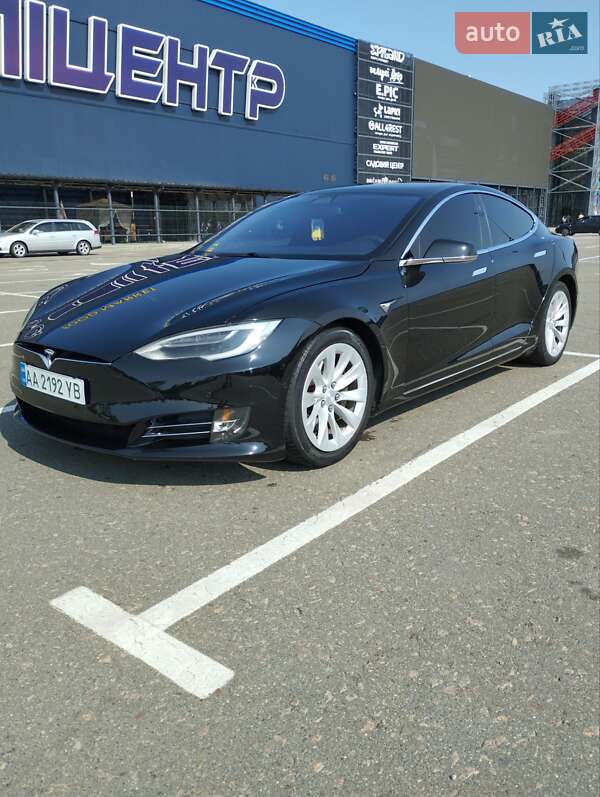 Лифтбек Tesla Model S 2017 в Киеве