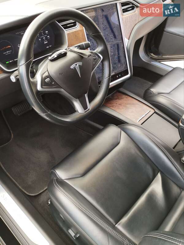 Лифтбек Tesla Model S 2017 в Киеве