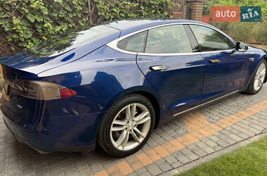 Лифтбек Tesla Model S 2015 в 