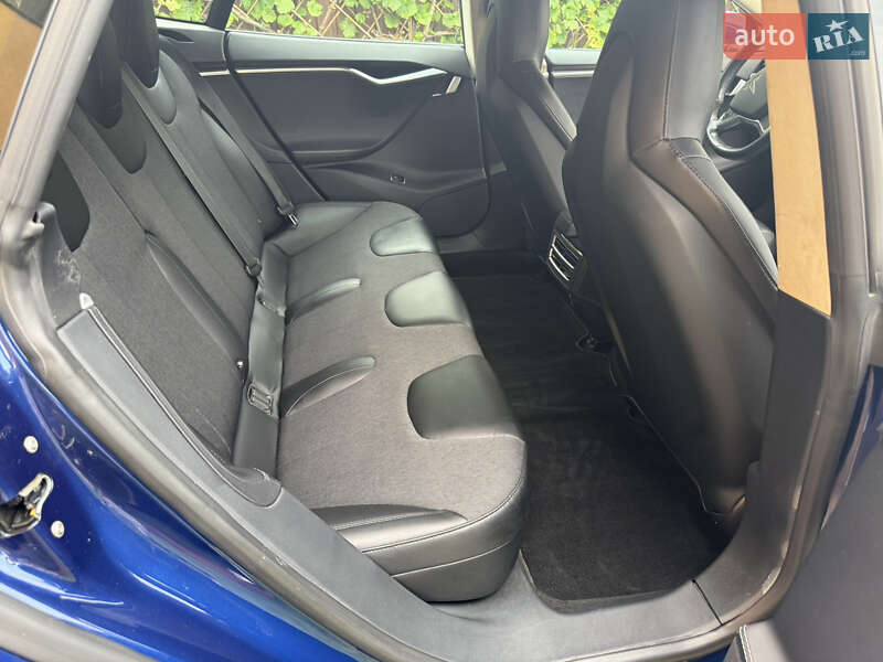 Лифтбек Tesla Model S 2015 в Киеве фото 13 Лифтбек Tesla Model S 2015 в Киеве