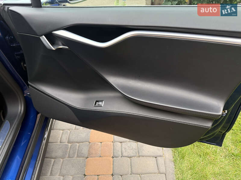 Лифтбек Tesla Model S 2015 в Киеве фото 18 Лифтбек Tesla Model S 2015 в Киеве