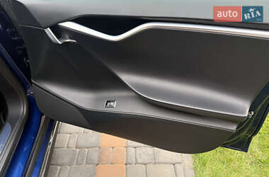 Лифтбек Tesla Model S 2015 в 
