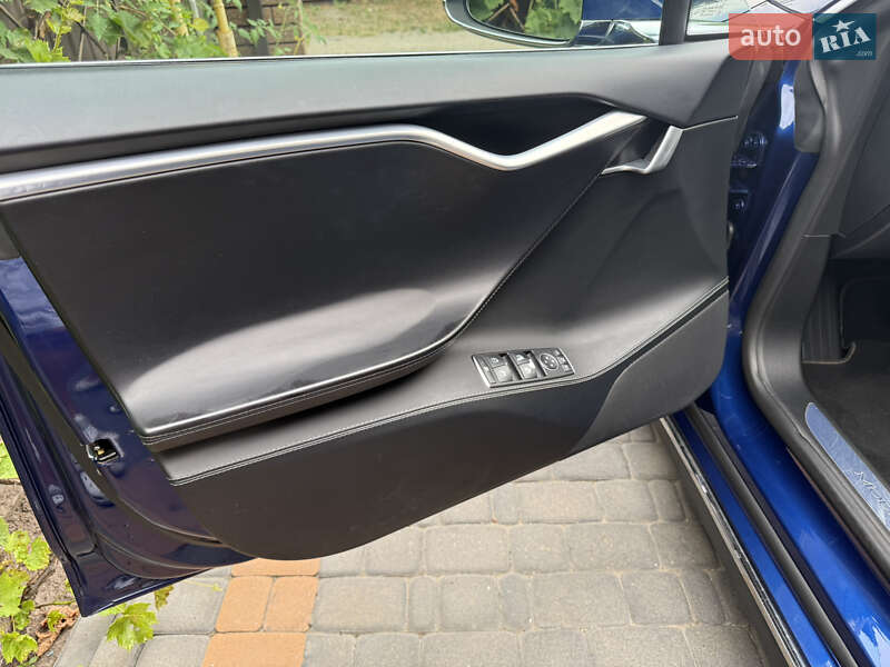Лифтбек Tesla Model S 2015 в Киеве фото 22 Лифтбек Tesla Model S 2015 в Киеве