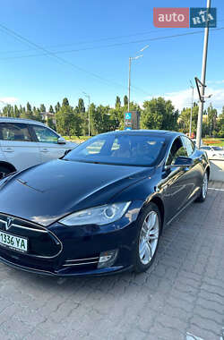 Лифтбек Tesla Model S 2015 в Киеве